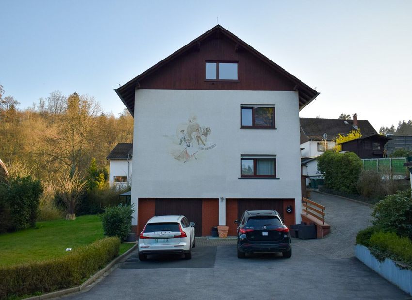 Bad Schwalbach: Attraktives Zwei-Familienhaus mit großem Grundstück in Heimbach!