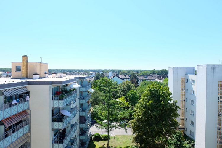 Neu-Isenburg! Gut geschnittene 2 Zi.-Whg. mit Balkon, Aufzug und TG-Stellplatz.
