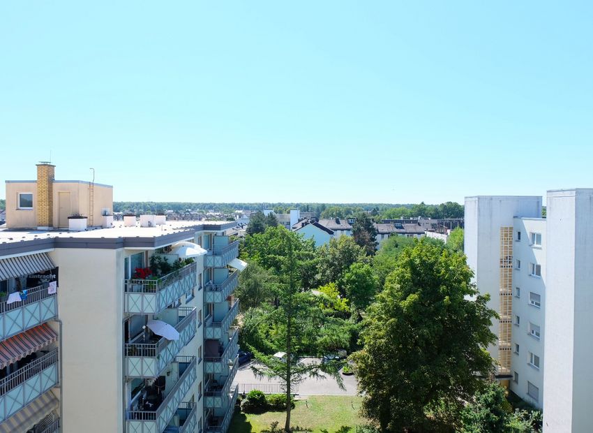 Neu-Isenburg! Gut geschnittene 2 Zi.-Whg. mit Balkon, Aufzug und TG-Stellplatz.