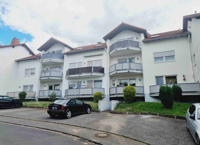 Limburg: Eigentumswohnung (DG) mit Balkon und Außenstellplatz