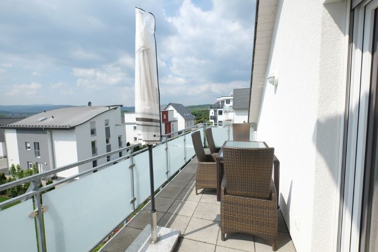 Usingen: Wohlfühl-Zuhause mit fantastischem Ausblick!!
