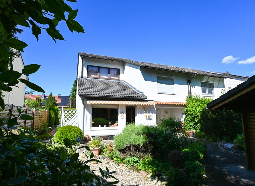 Wiesbaden: Split-Level-Reihenendhaus in Delkenheim!
