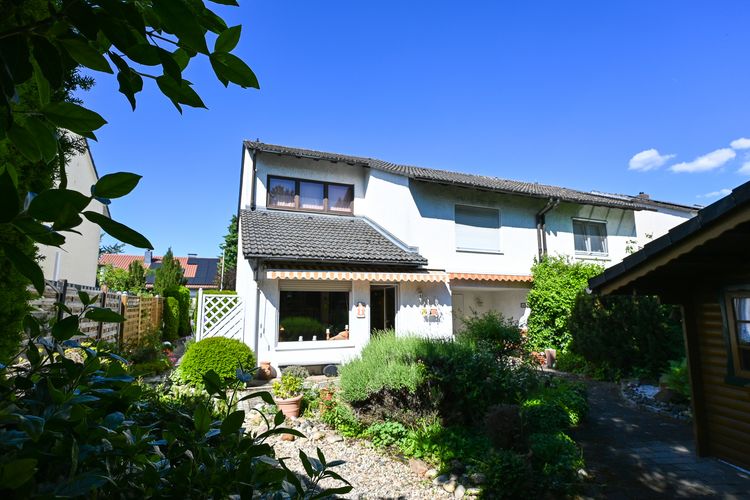 Wiesbaden: Split-Level-Reihenendhaus in Delkenheim!