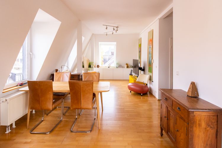 Frankfurt Bockenheim! Helle ca.110m² große 3-Zi. Wohnung mit Sonnenloggia.