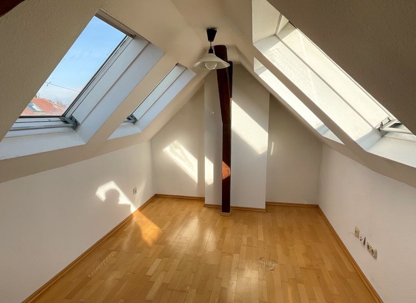 Wiesbaden: Traumhafte Dachgeschosswohnung in Bierstadt!