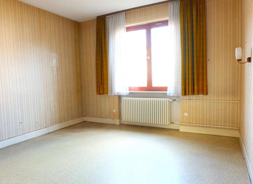 Königstein! Modernisierungsbedürftiges Haus mit ca. 150m² Wfl. und ca.524m² Grundstück.