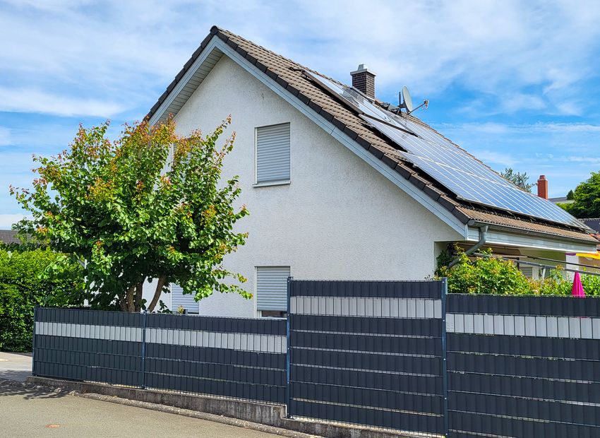 Hohenstein: Junges Fertighaus mit pflegeleichtem Garten in Breithardt!
