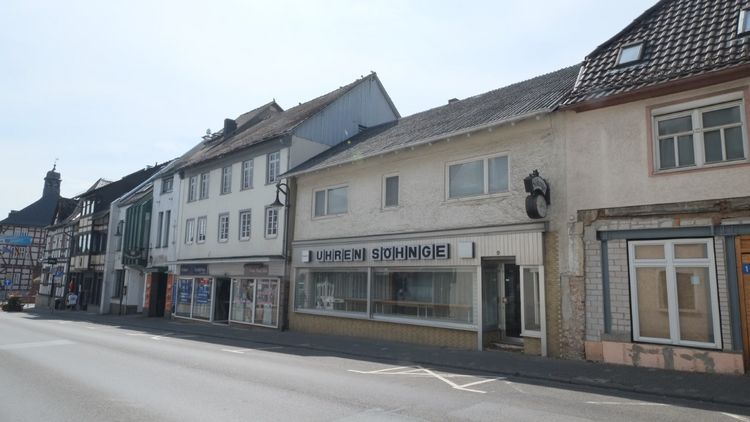 Usingen: RESERVIERT!! Zwei Häuser zum Preis von einem mit einzigartigen Möglichkeiten!