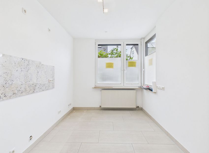 Usingen: Großzügige Doppelhaushälfte mit Einliegerwohnung