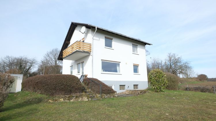Grävenwiesbach: RESERVIERT!! Einfamilienhaus in Feldrandlage!  Natur soweit das Auge reicht!