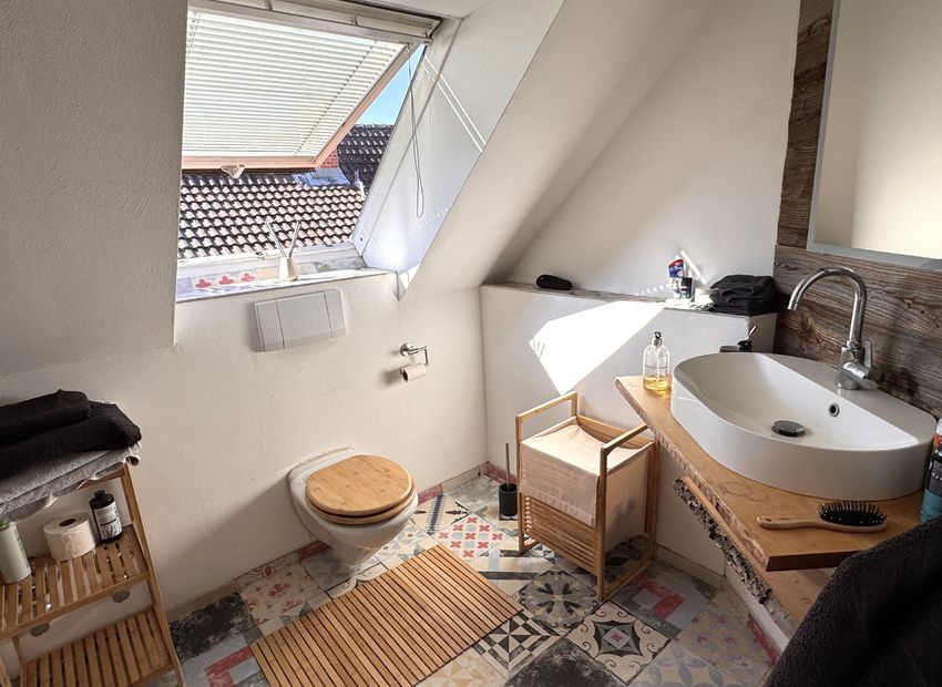 Neu-Isenburg! Selbstnutzung oder Kapitalanlage, 2 Zi.-Whg. mit großem Balkon und Stellplatz.