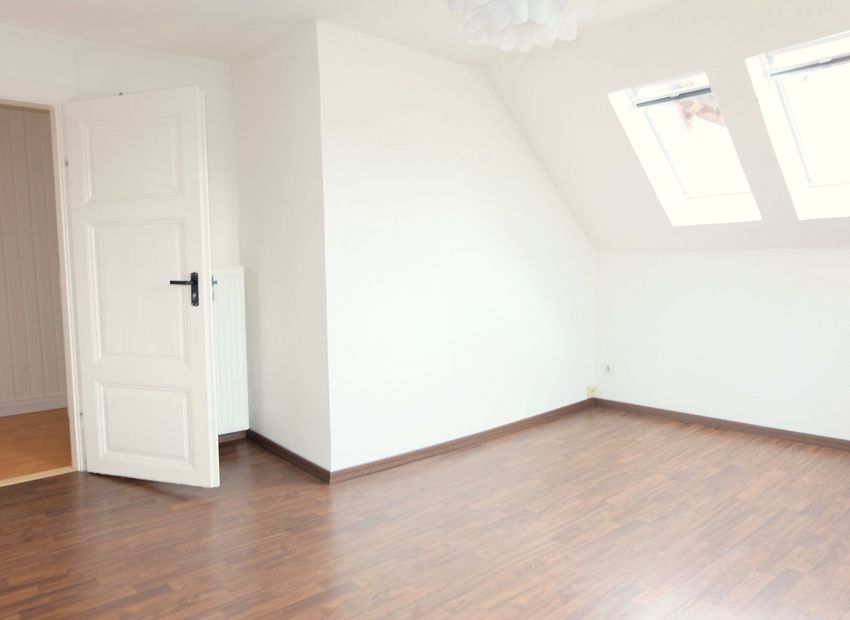 Neu-Anspach! Freistehendes Haus mit 5 Zimmern auf kleinem Grundstück.