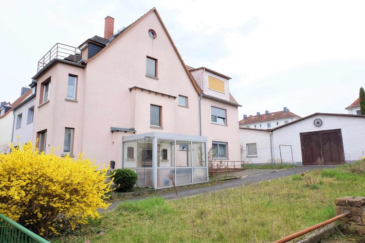 Friedberg! Ein- bis Zweifamilienhaus mit ca.165m² Wohnfläche auf ca. 777m² Grundstück.